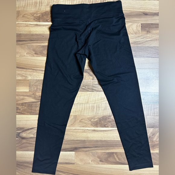 ✨NWOT✨ PINK Ultimate Black High Waisted Leggings, Size M - Picture 2 of 10